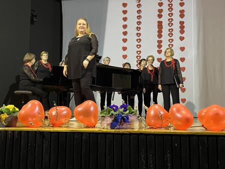 Janja Konestabo v vlogi solistke